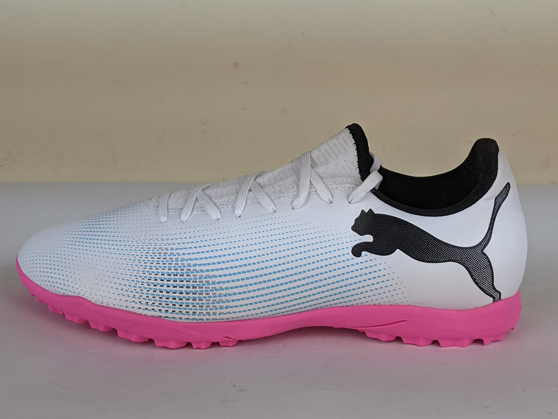 PUMA Future 7 Play TT Phenomenal - PUMA White/PUMA Black/Poison Pink (Brand New)