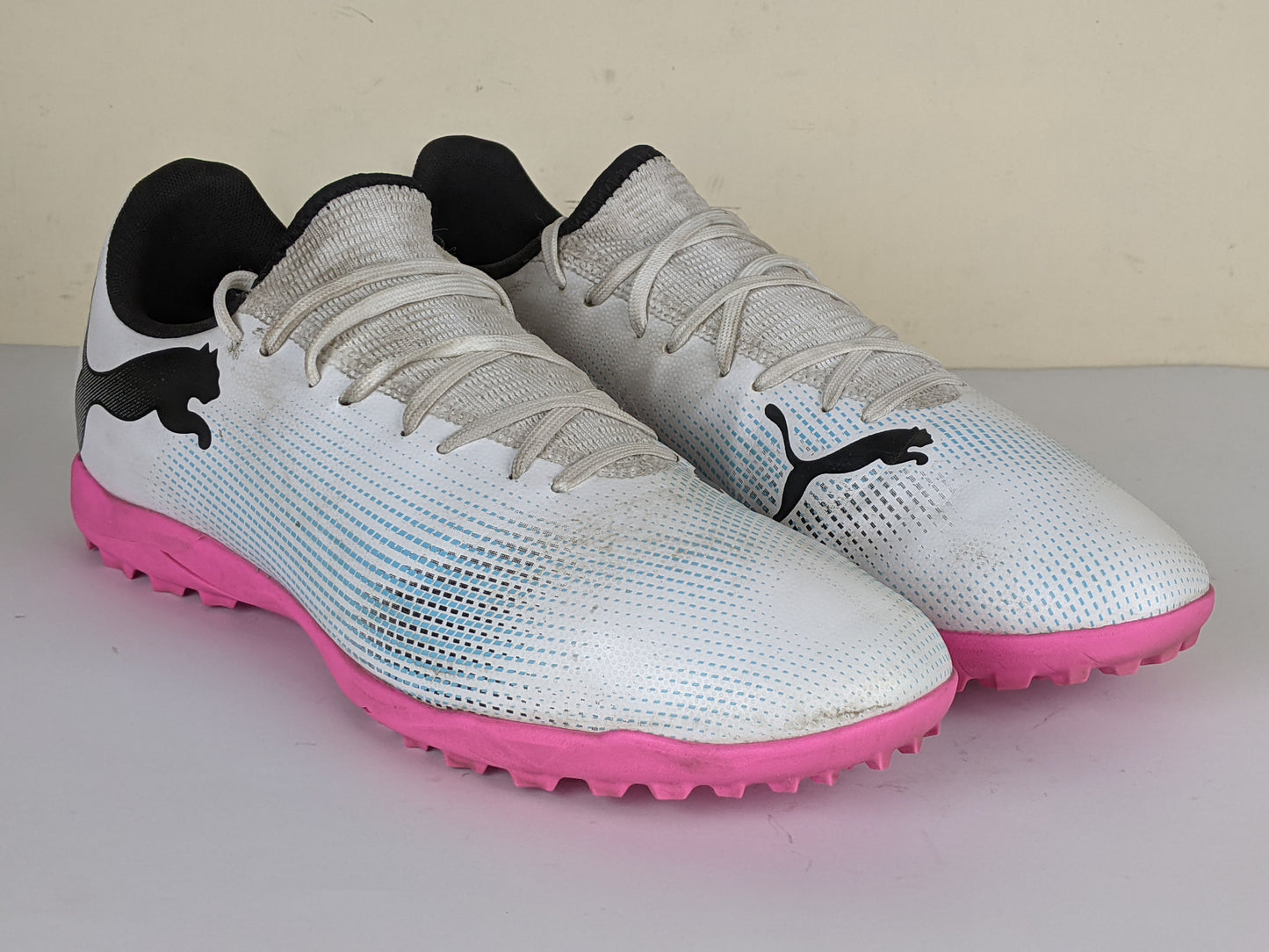 PUMA Future 7 Play TT Phenomenal - White/Black/Poison Pink