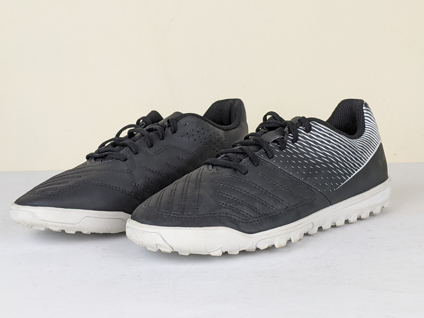 Kipsta Agility 100 HG TF 'Black/White