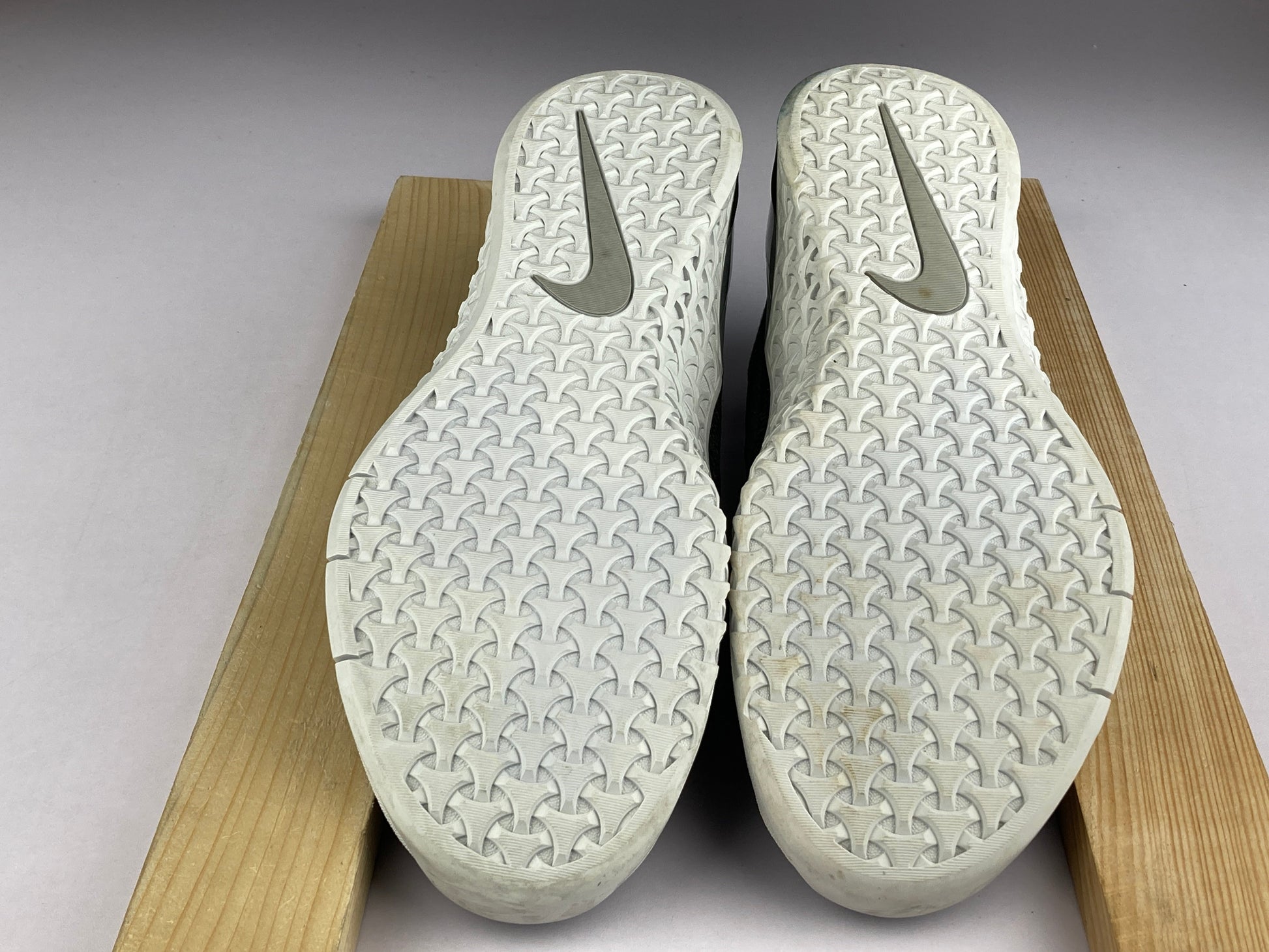 Nike Wmns Metcon 3 'Metallic' 922880-001-Sneakers-Athletic Corner