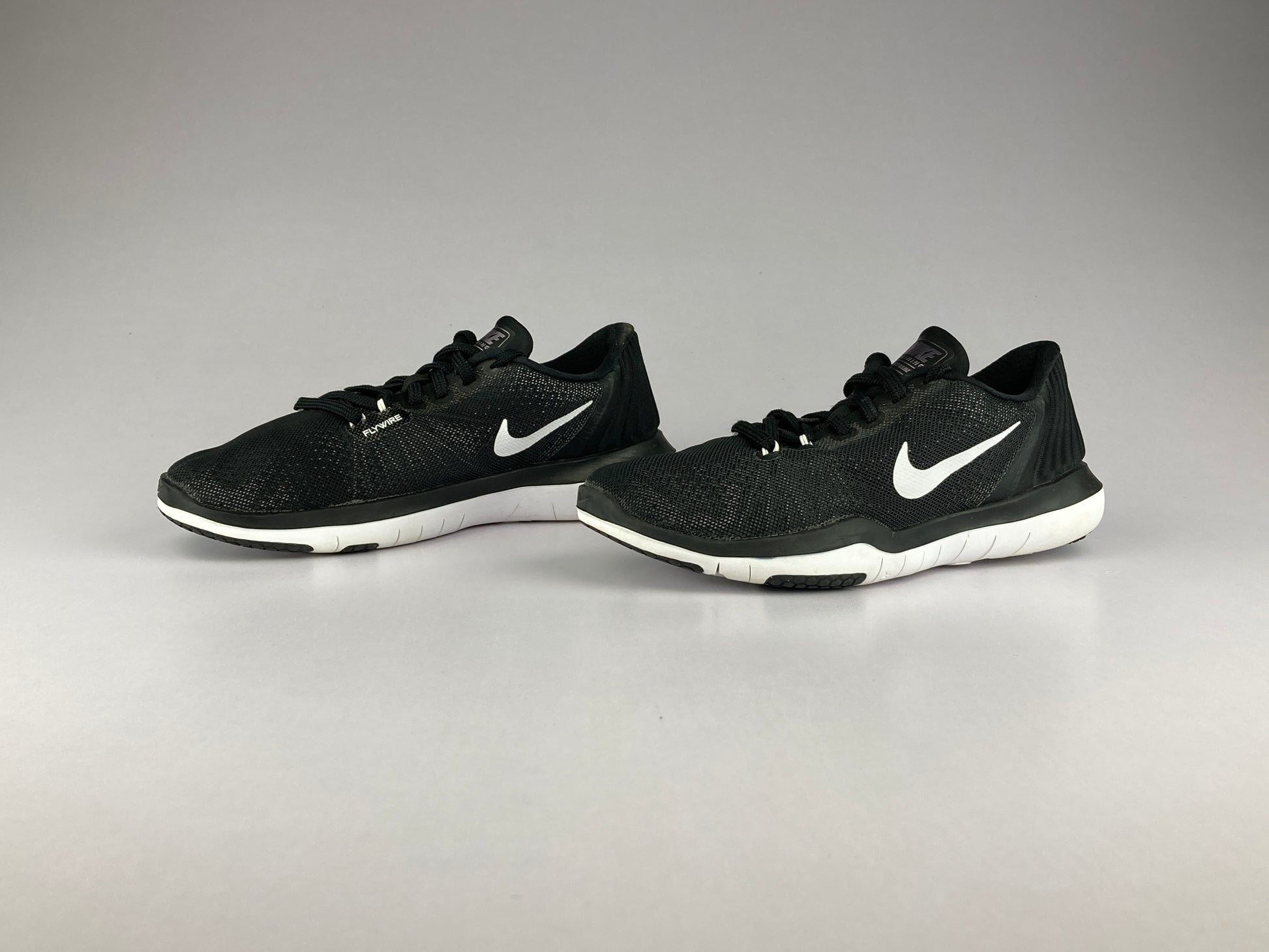 Nike Wmns Flex Supreme Tr 5 'Black White-Pure Platinum'-Running-Athletic Corner