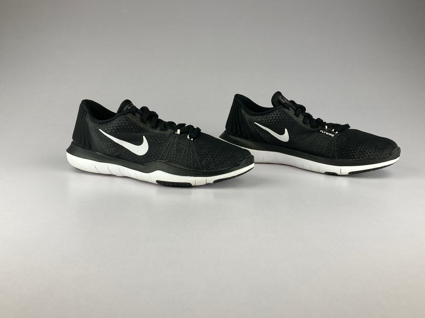 Nike Wmns Flex Supreme Tr 5 'Black White-Pure Platinum'-Running-Athletic Corner
