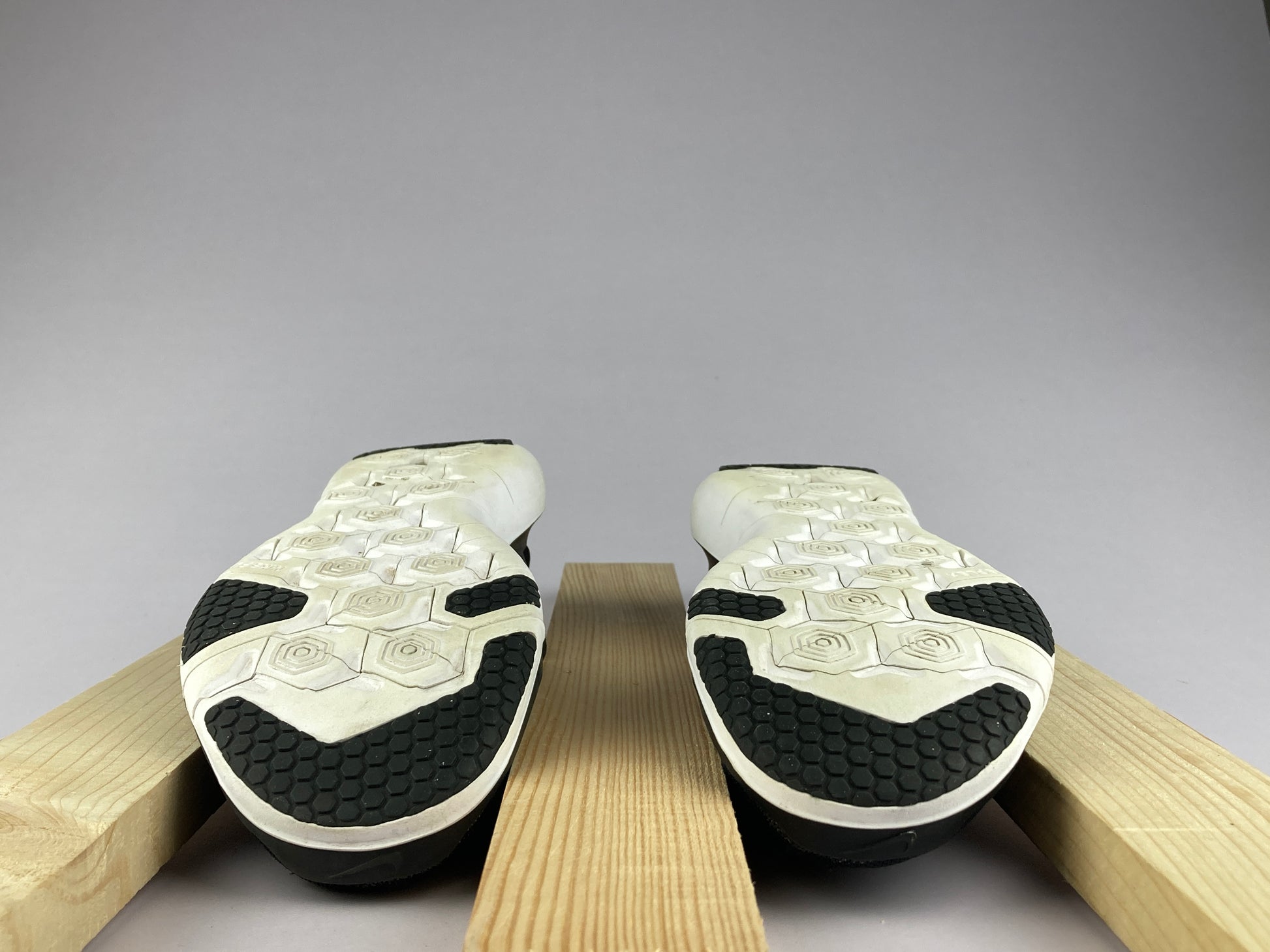 Nike Wmns Flex Supreme Tr 5 'Black White-Pure Platinum'-Running-Athletic Corner