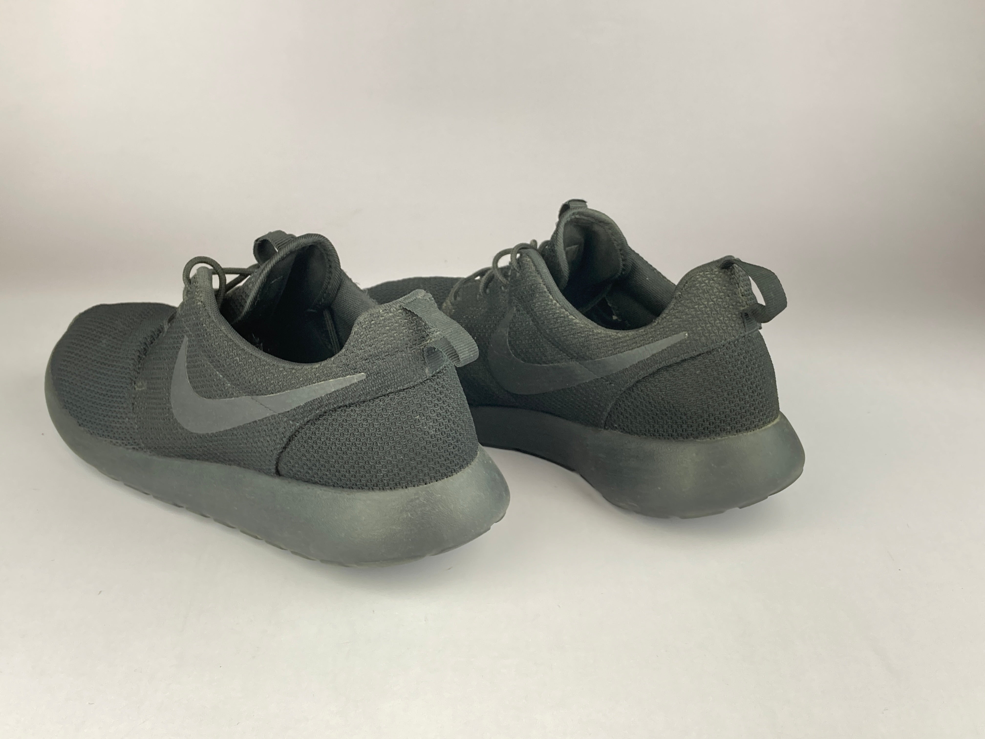 Nike Roshe One Triple Black All Black