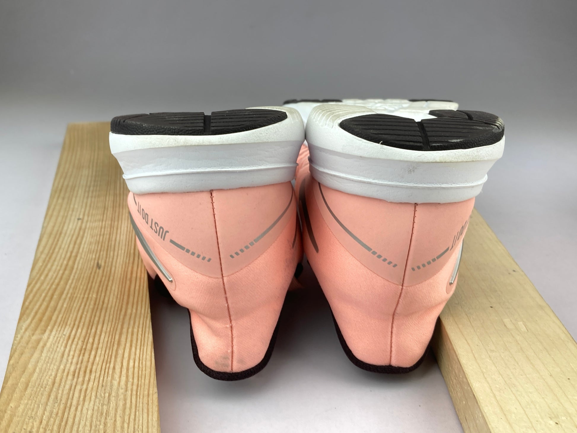 Nike Wmns In-Season Tr 8 'Pink/White' AA7773 600-Running-Athletic Corner