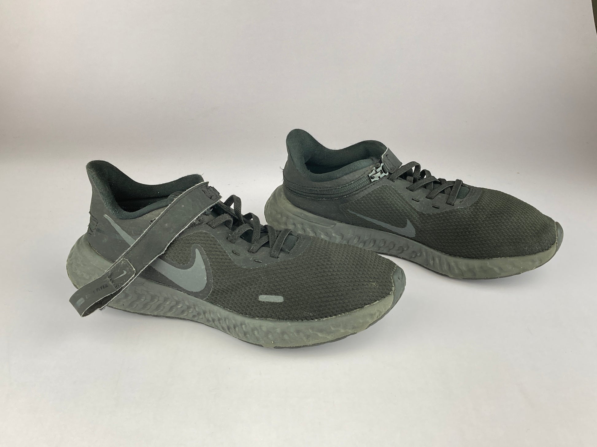 Nike Revolution 5 FlyEase 'Black'