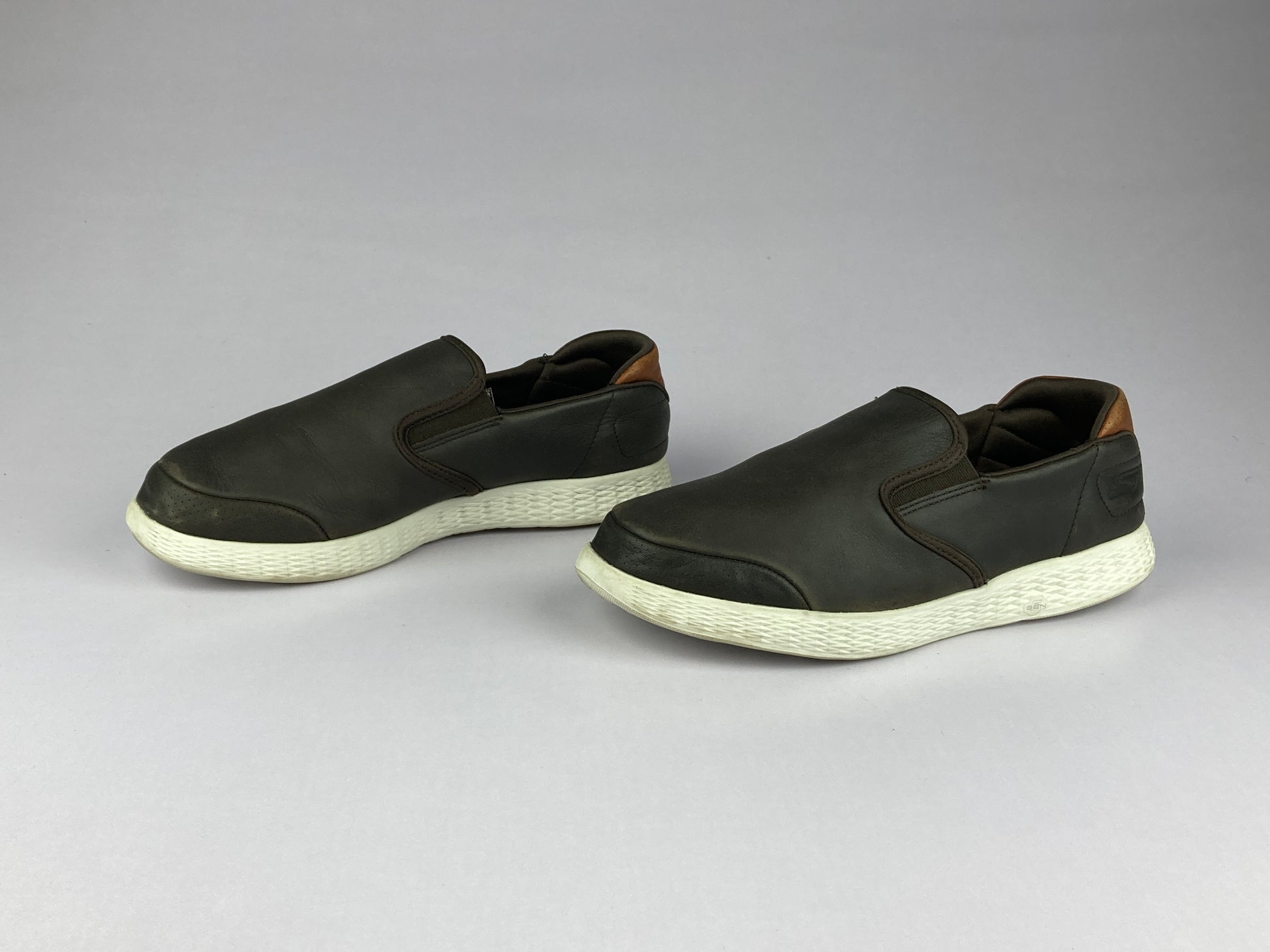 Skechers On the GO Glide - Surpass 'Chocolate Brown/ White' SN 53794-Sneakers-Athletic Corner