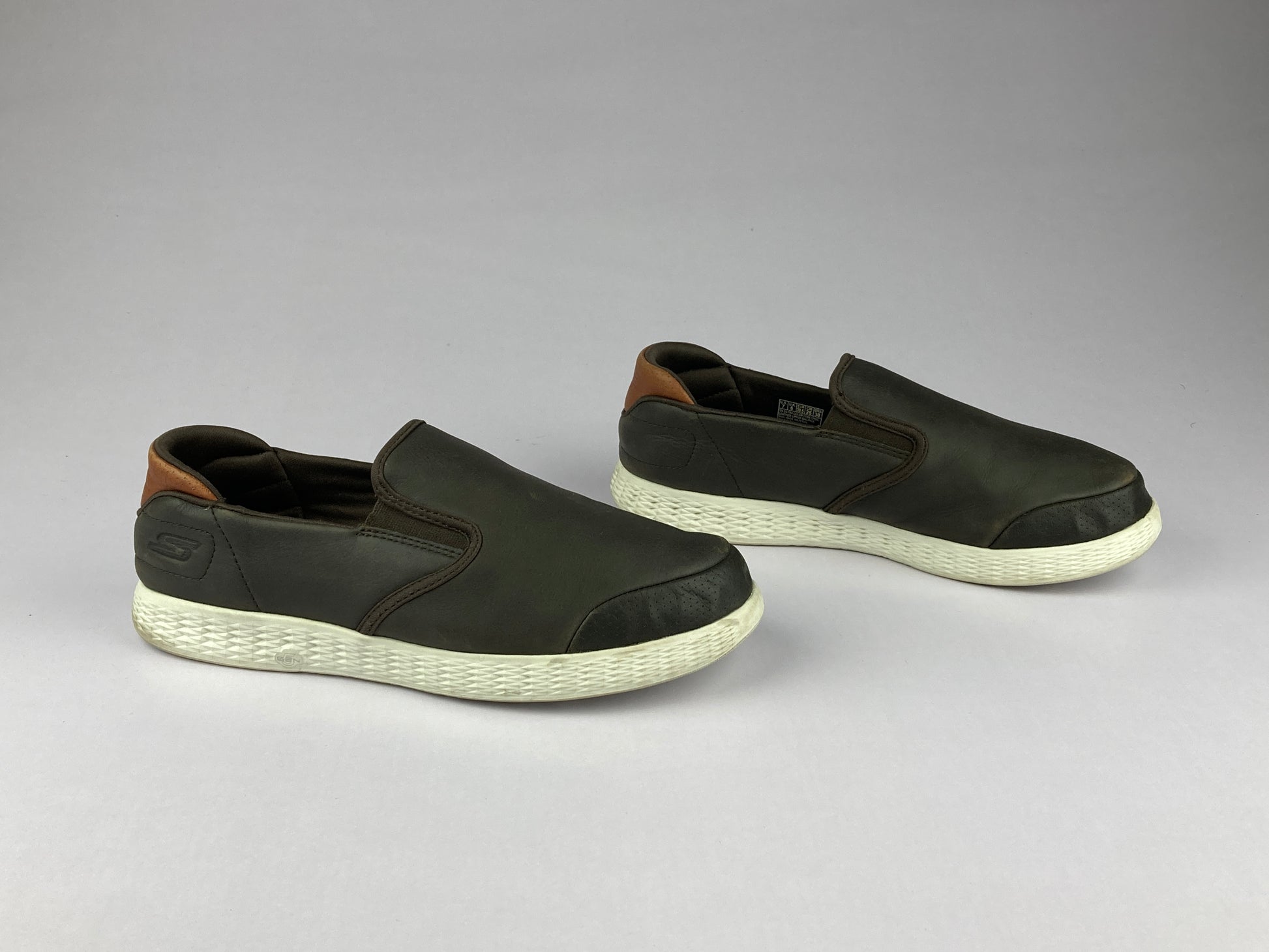 Skechers On the GO Glide - Surpass 'Chocolate Brown/ White' SN 53794-Sneakers-Athletic Corner