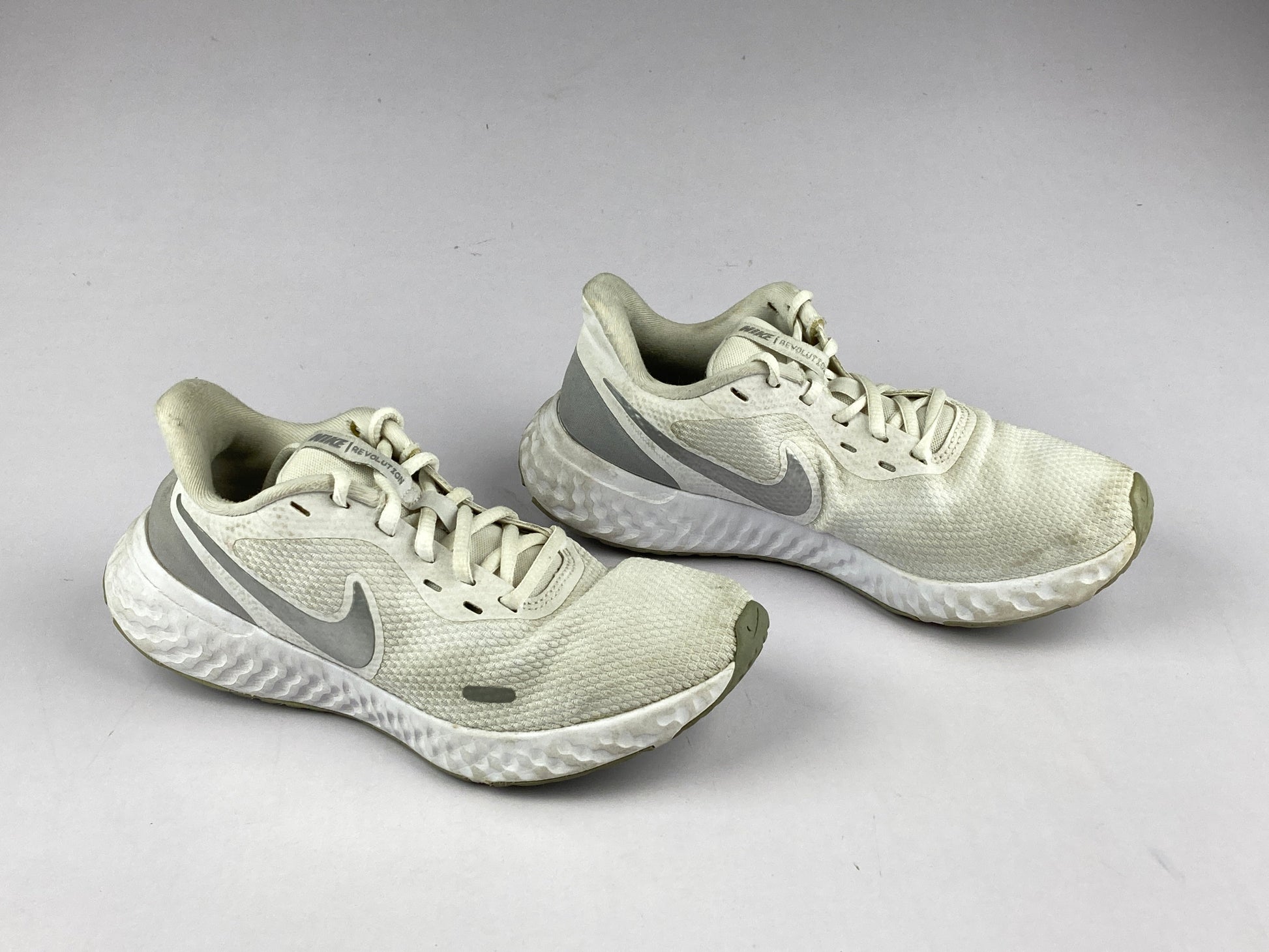 Nike Wmns Revolution 5 'White/Pure Platinum'-Footwear-Athletic Corner