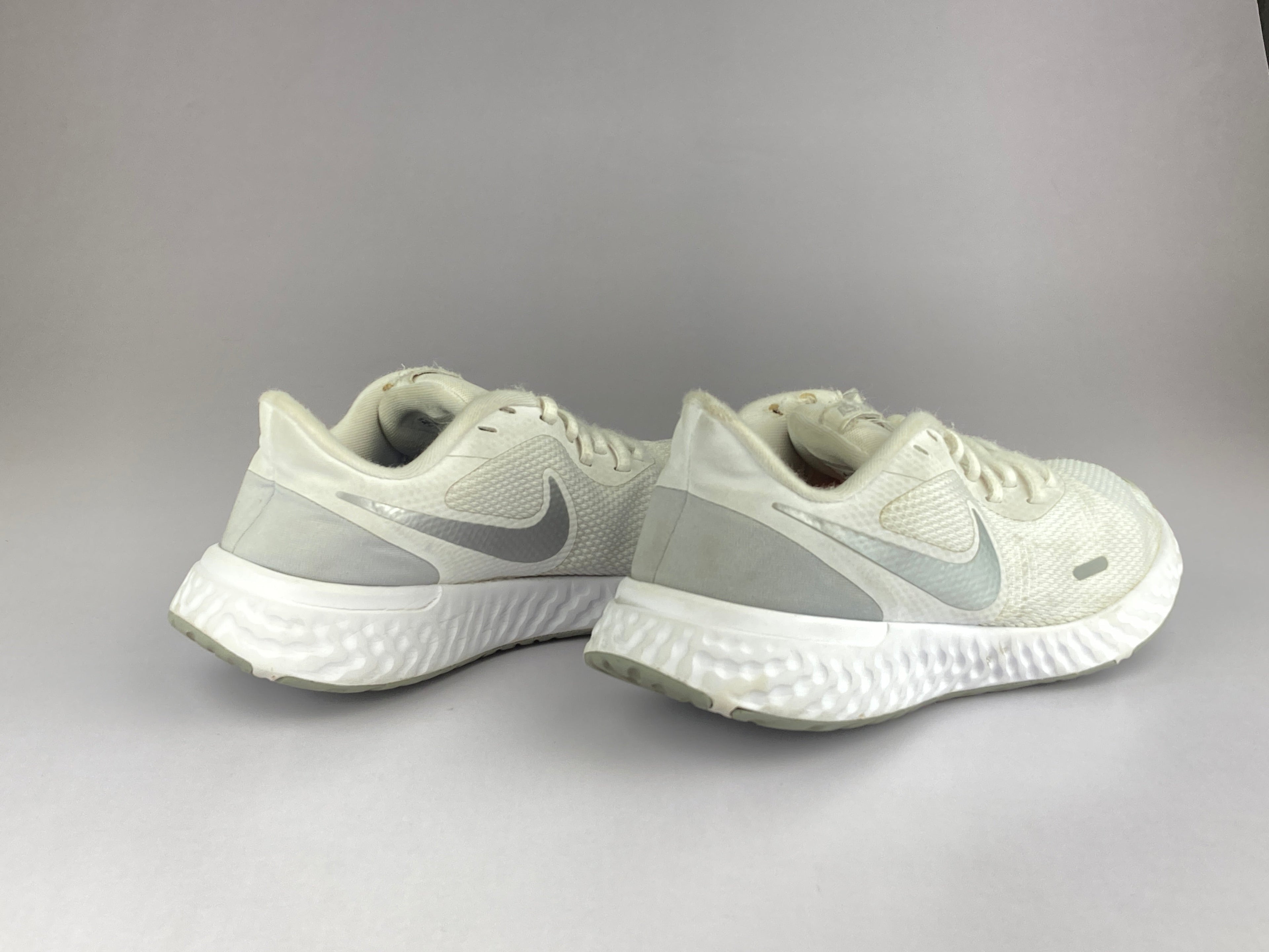 Nike Wmns Revolution 5 'White/Pure Platinum' BQ3207-100-Running-Athletic Corner
