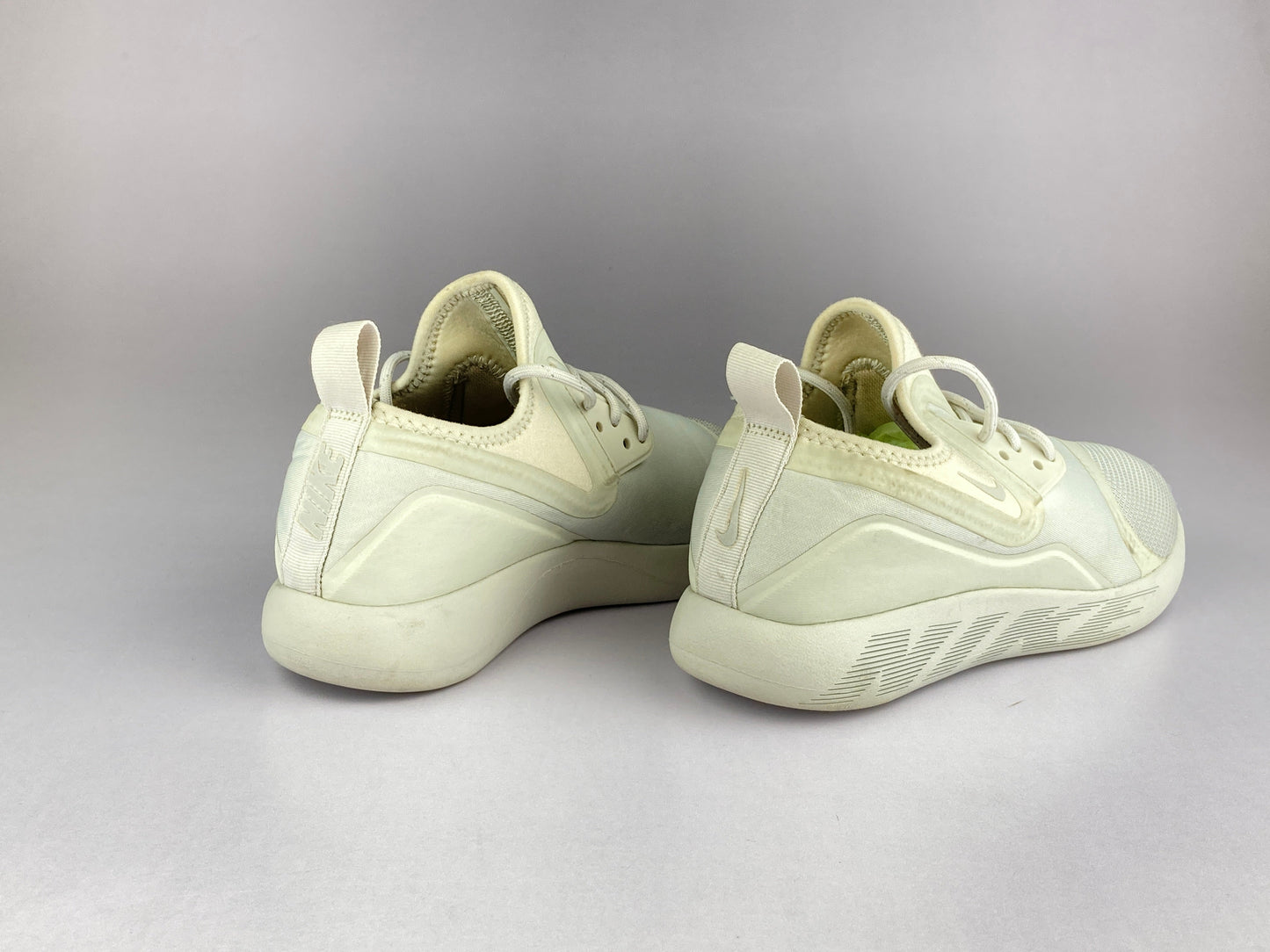 Nike Wmns Lunarcharge Essential "Light Bone" 923620-003-Running-Athletic Corner