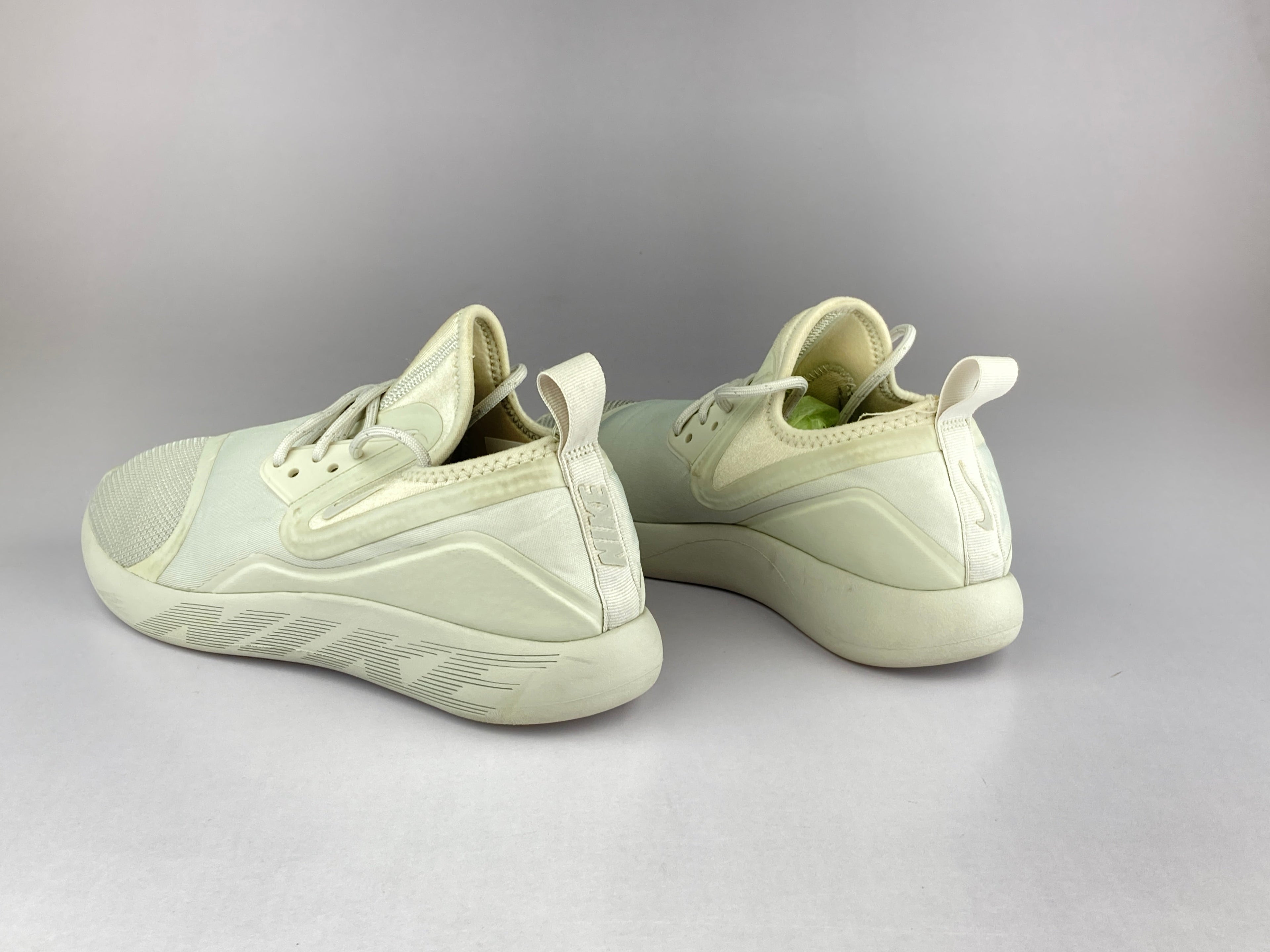 Nike Wmns Lunarcharge Essential "Light Bone" 923620-003-Running-Athletic Corner