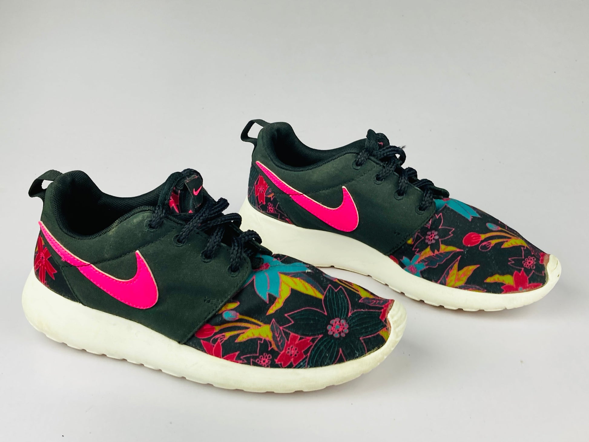 Nike Wmns Roshe Run Floral Print 'Black/Pink' 749986-061