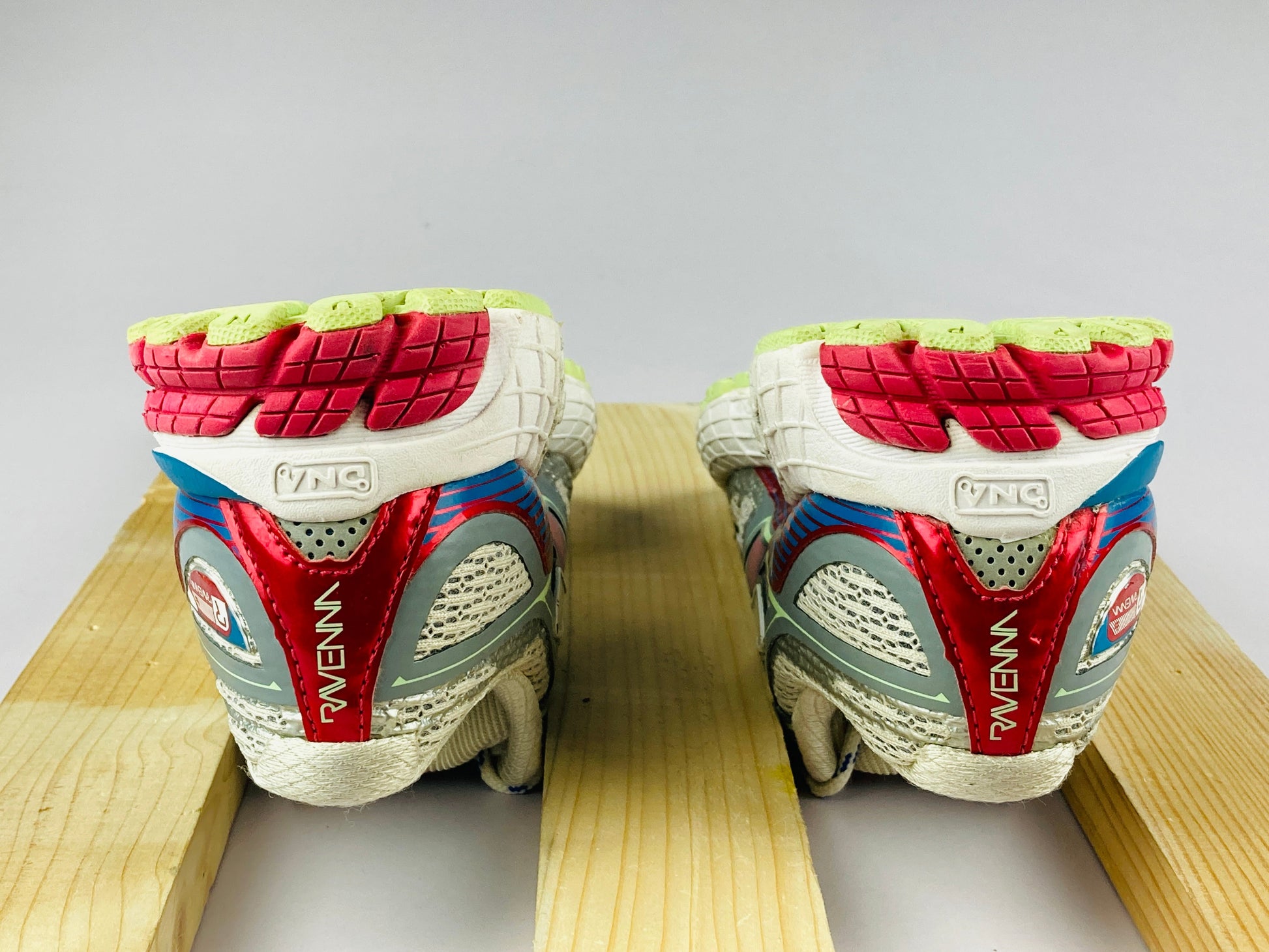 Brooks Wmns Ravenna 6 'White/Raspberry/Paradise Queen' 1201821b157-Running-Athletic Corner